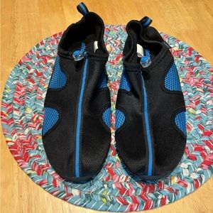 Men’s Watershoes - Athletech in black with blue accents in size 11/12 EUC
